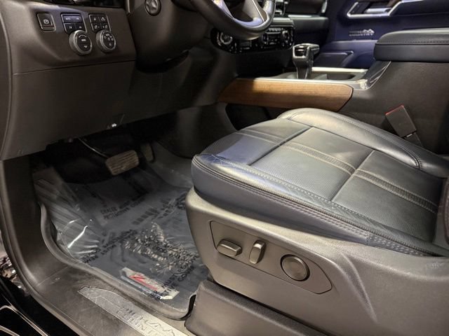 Used 2023 Chevrolet Silverado 1500 High Country w/ Technology Package AWD/4WD image 12