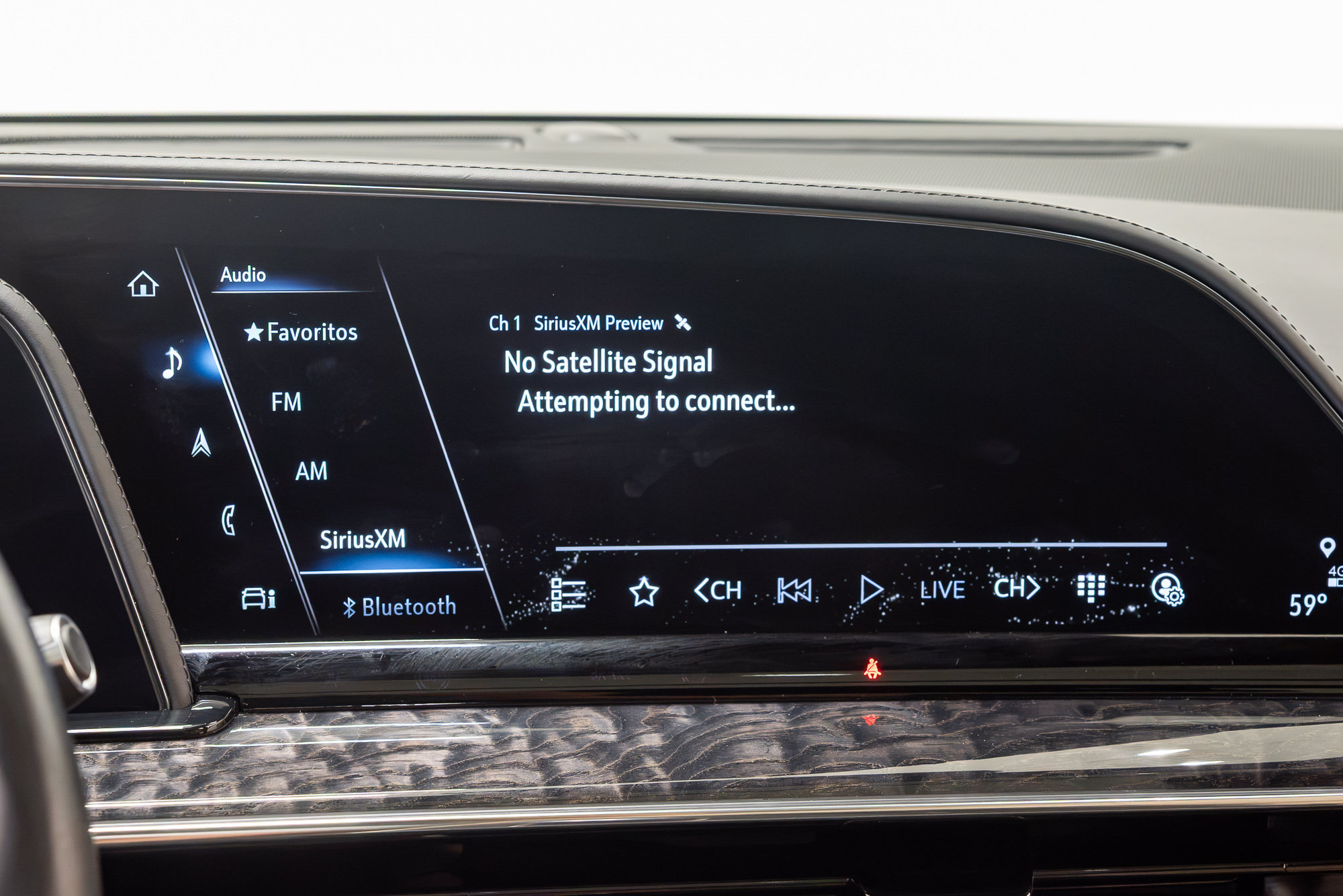 Used 2021 Cadillac Escalade Premium Luxury AWD/4WD image 17