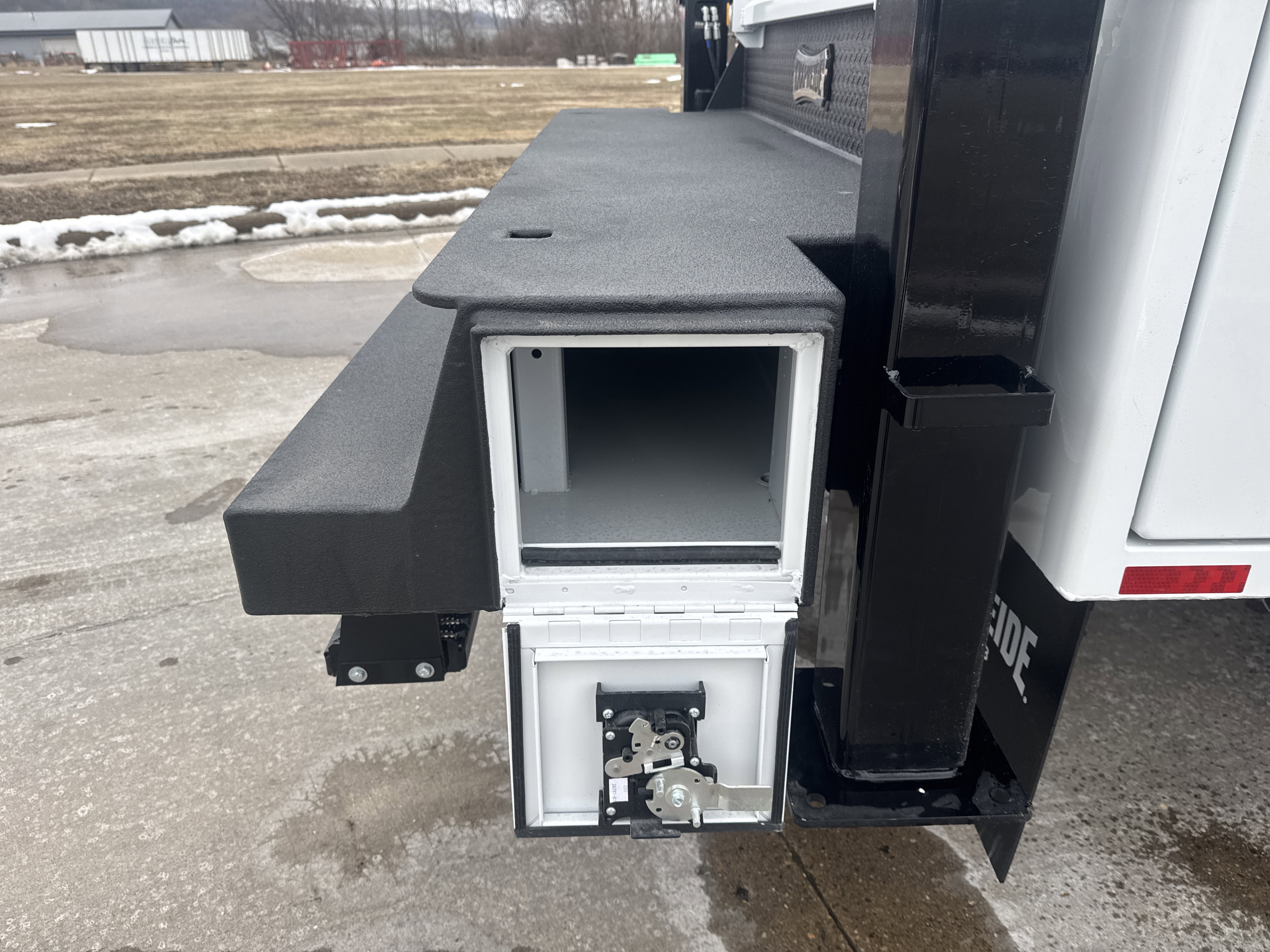 New 2026 Ford F550 4x4 Crew Cab image 14