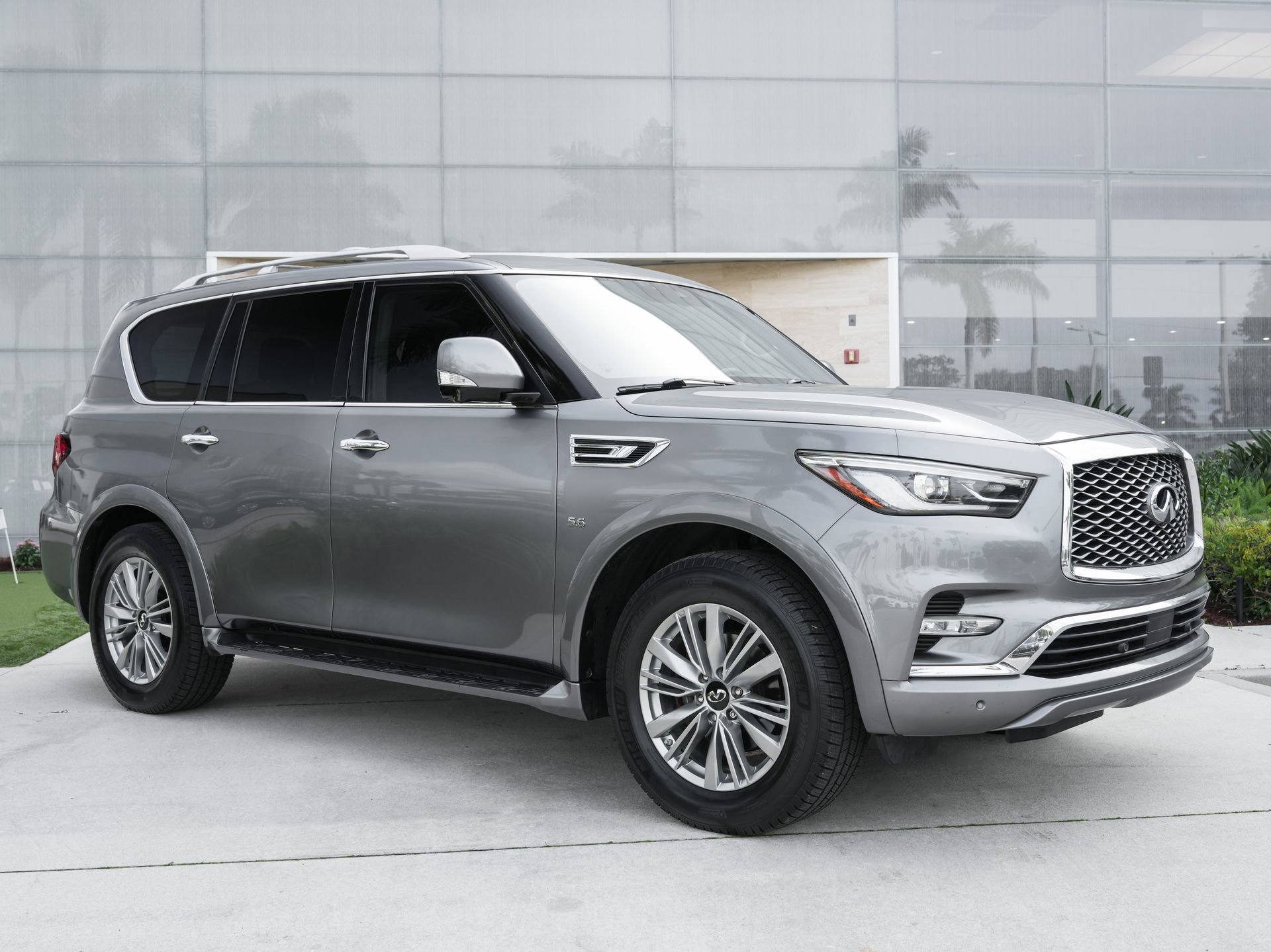 Certified 2019 INFINITI QX80 Luxe w/ All-Season Package RWD image 4