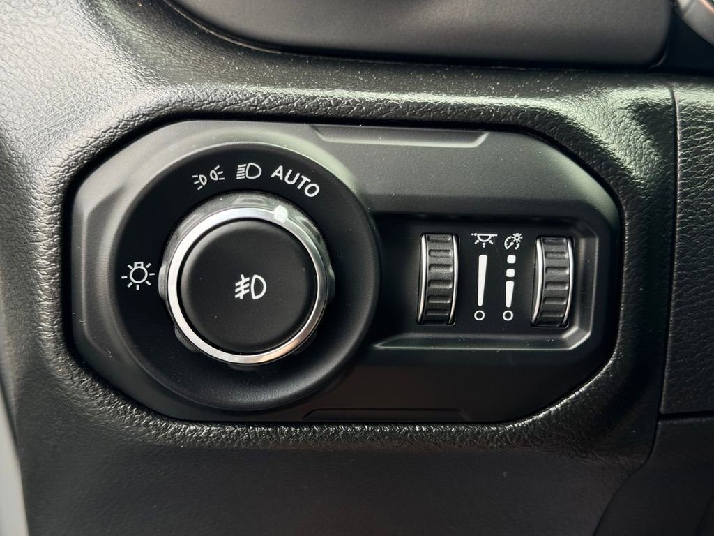 Used 2022 Jeep Wrangler Sport AWD/4WD image 28