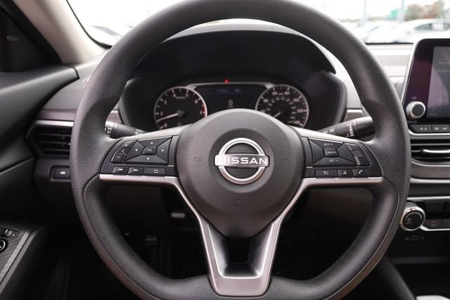 Certified 2025 Nissan Altima 2.5 SV FWD image 10