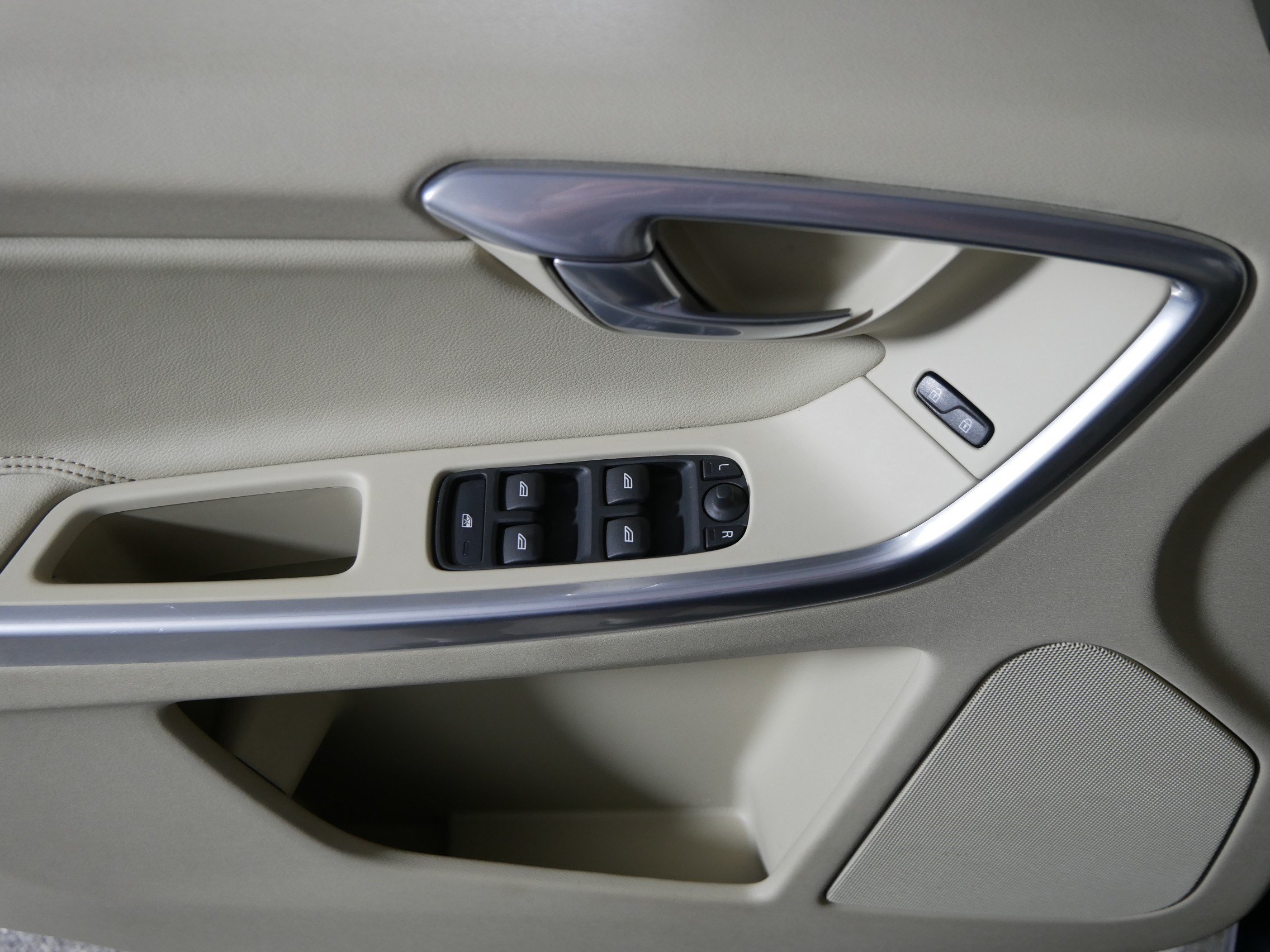 Used 2015 Volvo XC60 T6 AWD/4WD image 19