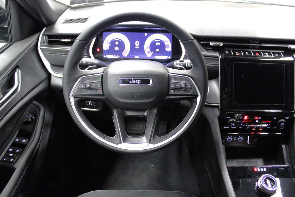 New 2025 Jeep Grand Cherokee Laredo image 12