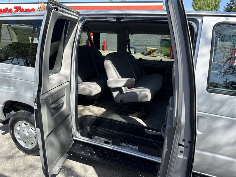 Used 2011 Ford E-350 and Econoline 350 XLT RWD image 18