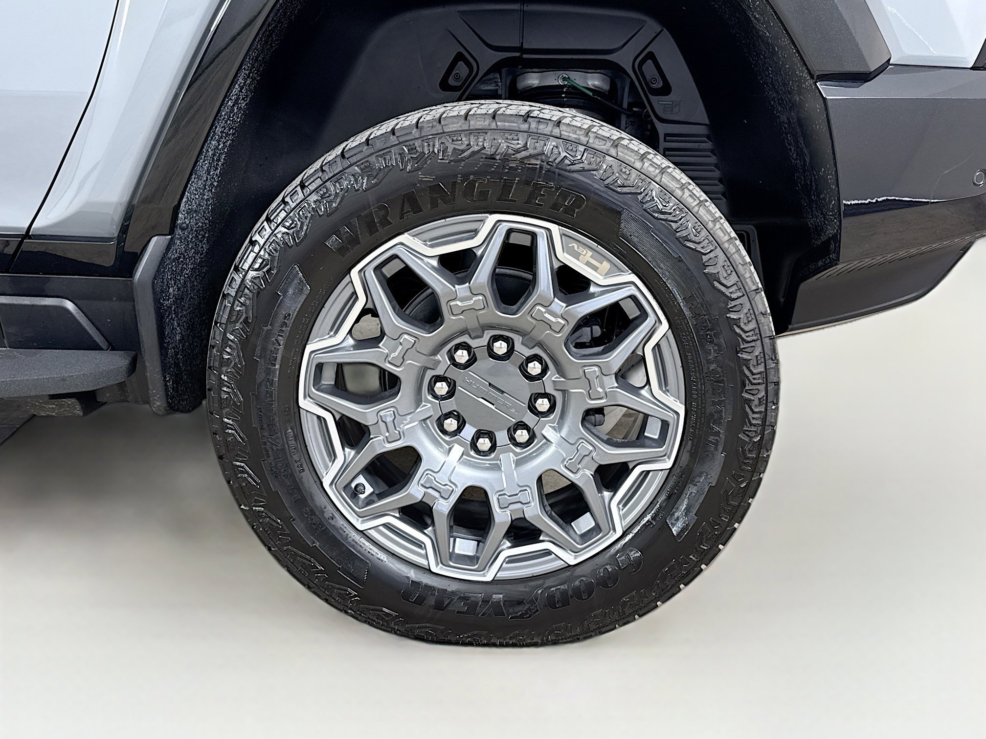 Used 2026 GMC Hummer EV SUV image 33