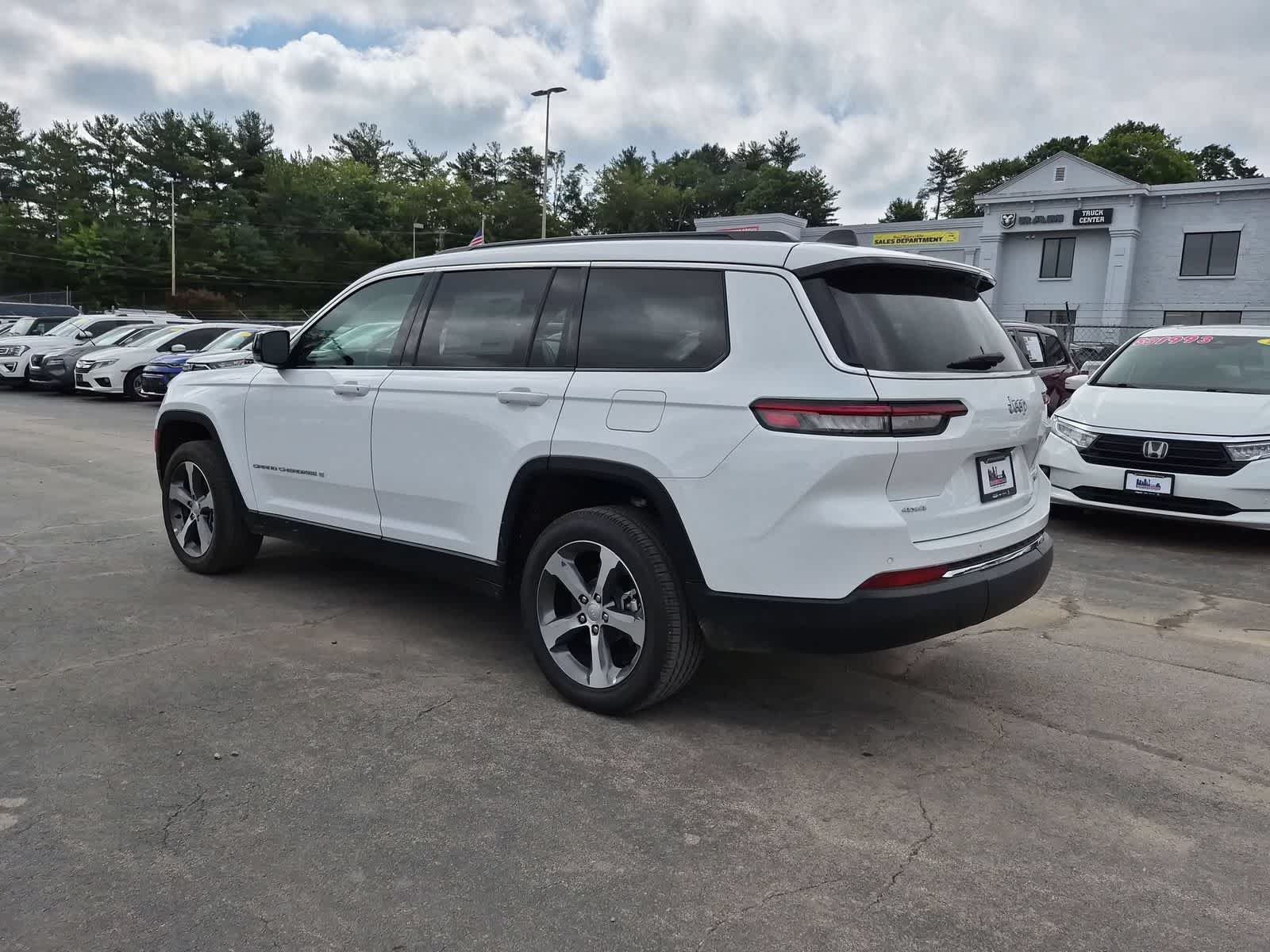New 2025 Jeep Grand Cherokee L Limited w/ Trailer Tow Package AWD/4WD image 4