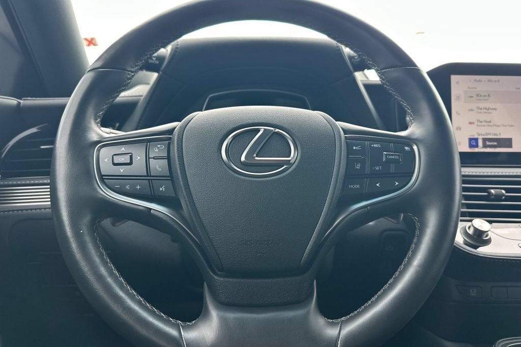 Used 2023 Lexus LS 500 w/ Accessory Package (Z1) RWD image 25