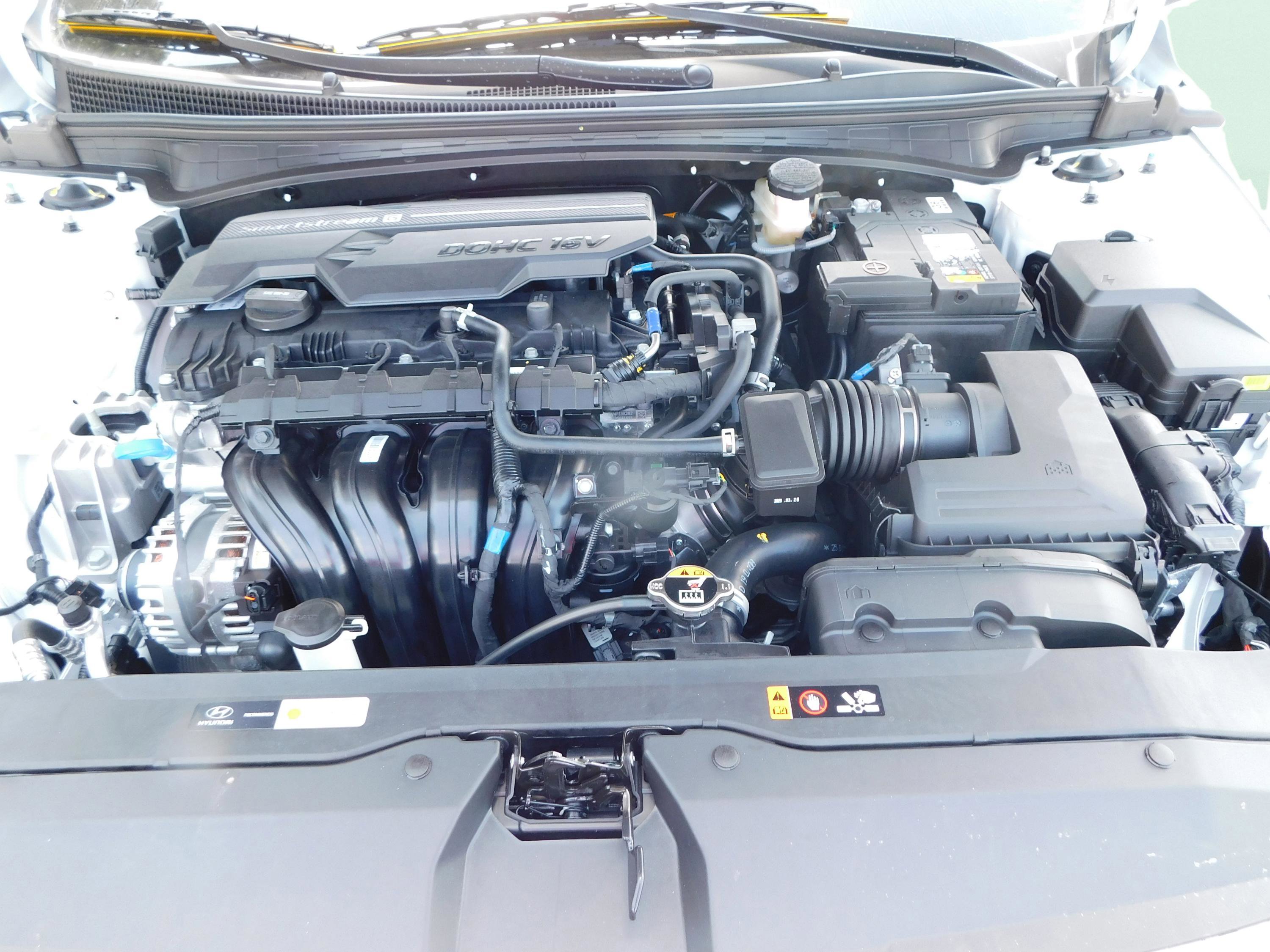 Certified 2025 Hyundai Elantra Sport image 12