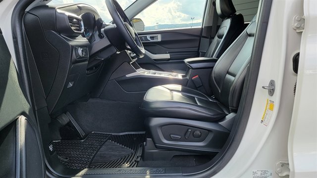 Used 2022 Ford Explorer XLT w/ Equipment Group 202A image 17