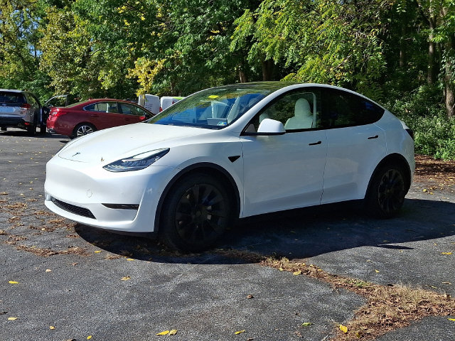 Used 2021 Tesla Model Y Long Range AWD/4WD image 3