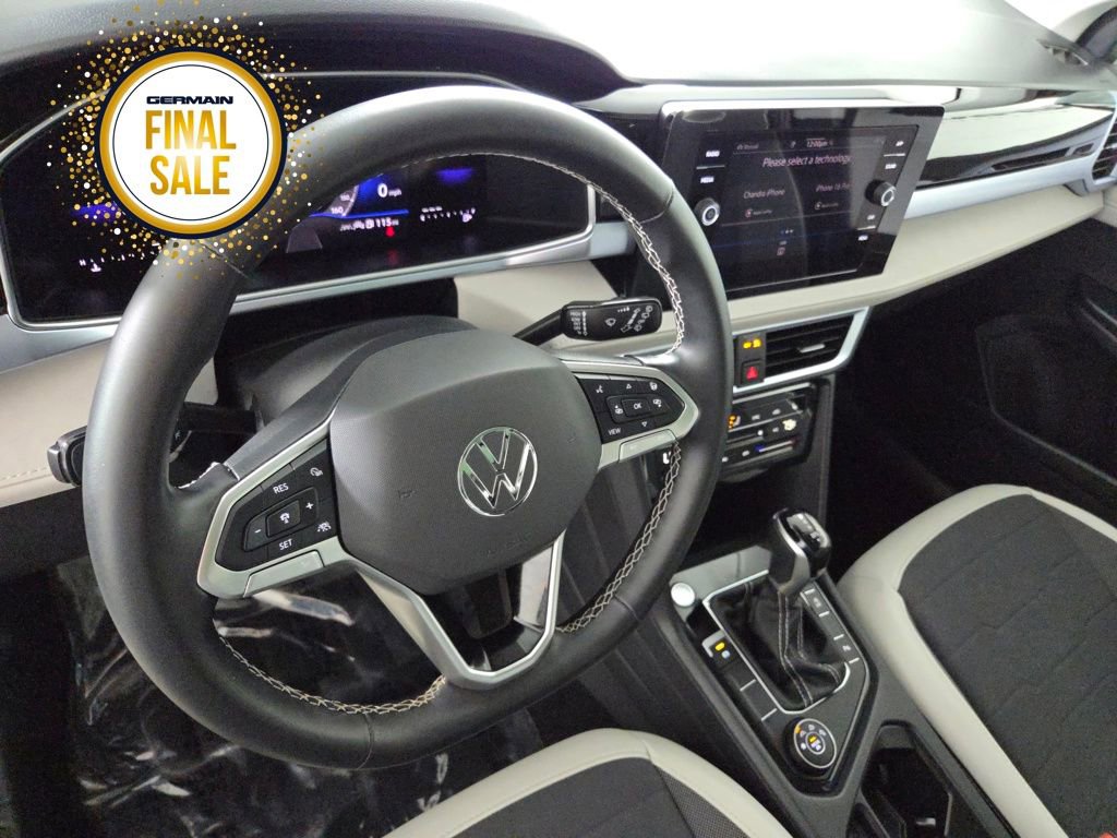 Certified 2025 Volkswagen Taos SE image 13