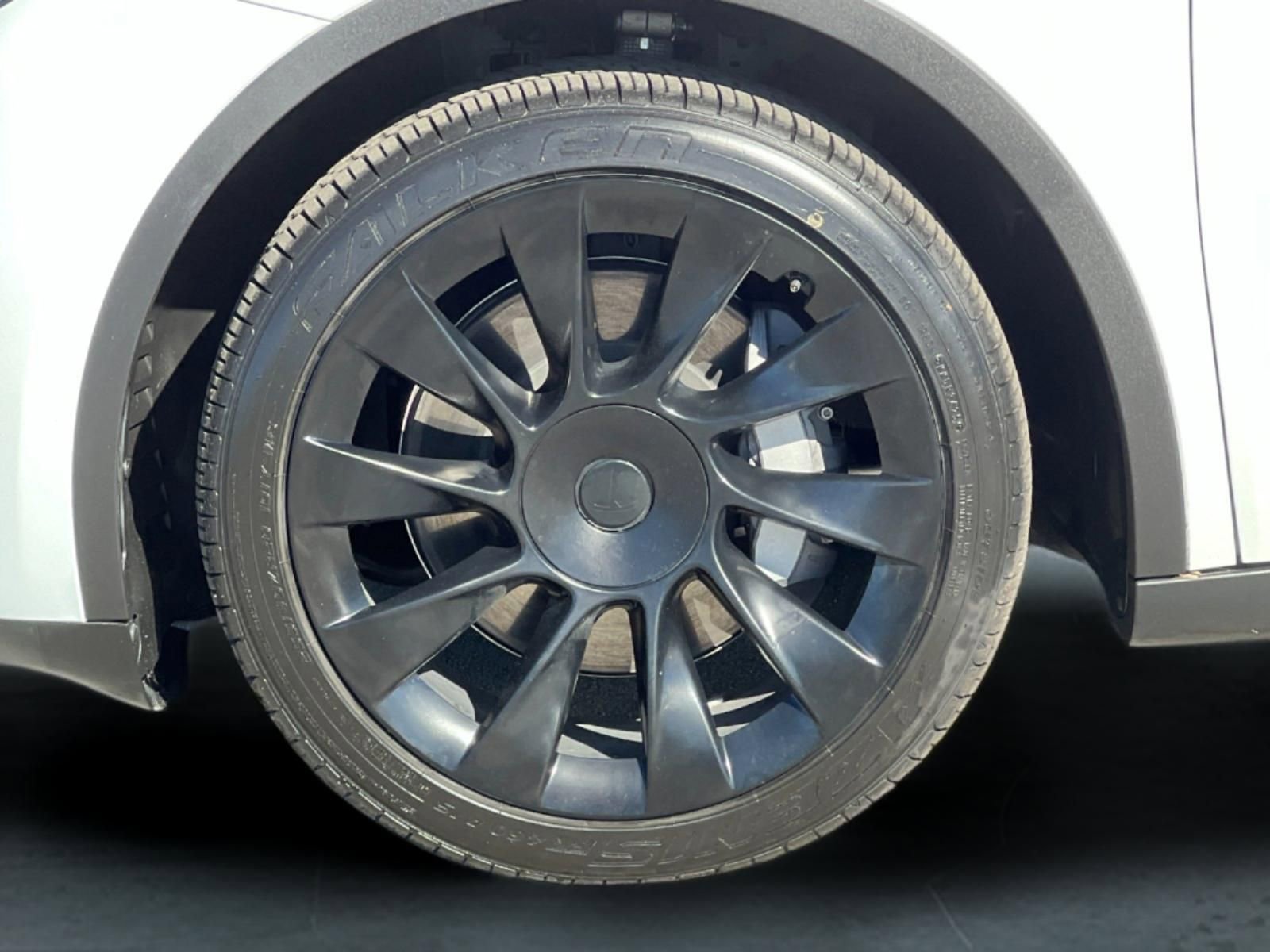 Used 2023 Tesla Model Y Long Range image 25