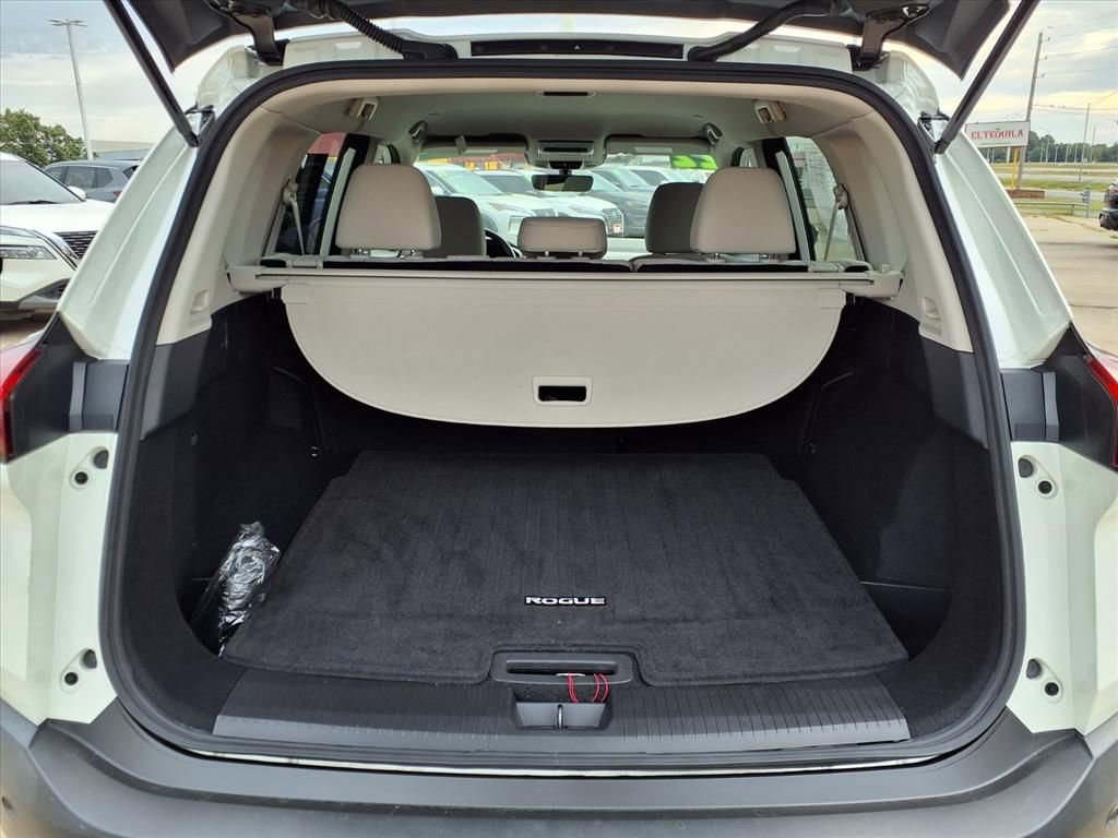 Certified 2022 Nissan Rogue SV image 17