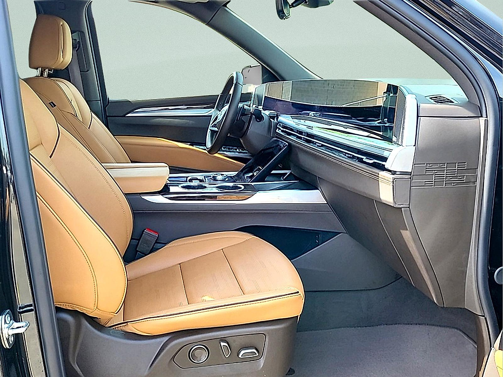 Certified 2026 Cadillac Escalade Luxury AWD/4WD image 10
