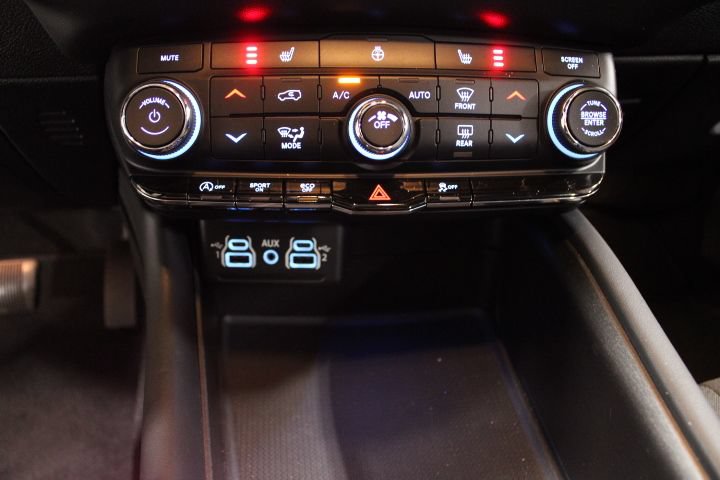 Used 2024 Dodge Durango SXT AWD/4WD image 33