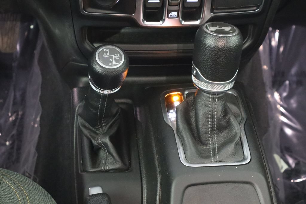 Used 2024 Jeep Wrangler Unlimited Sahara AWD/4WD image 25