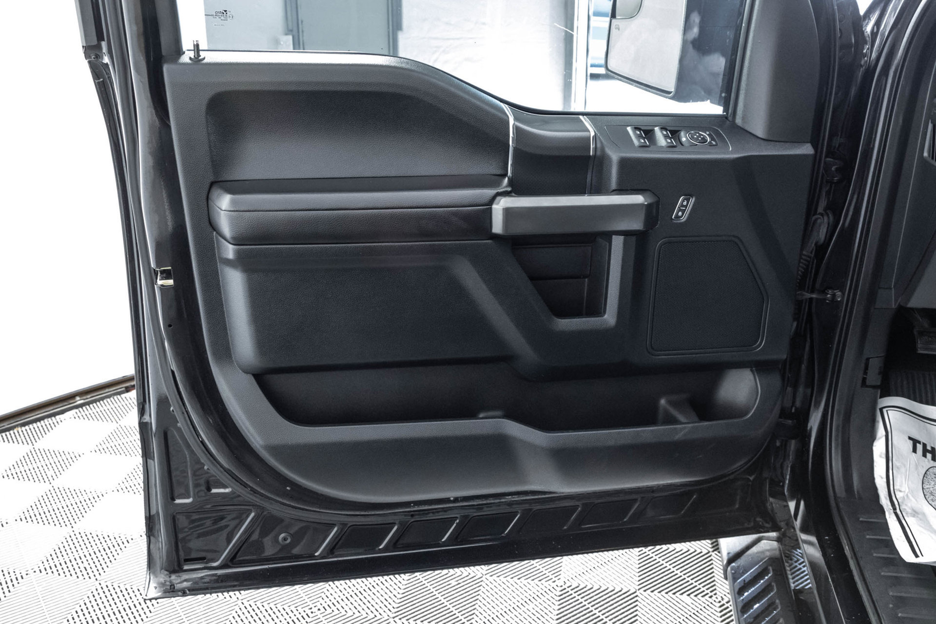 Used 2016 Ford F150 XLT w/ Equipment Group 302A Luxury AWD/4WD image 37