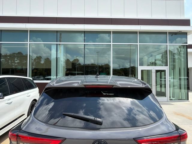 Used 2022 Toyota Highlander LE FWD image 3