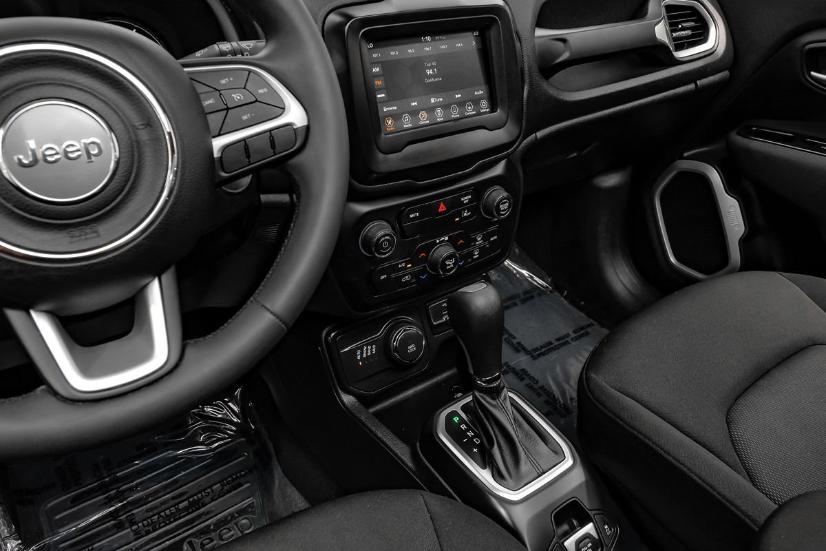 Used 2021 Jeep Renegade Latitude AWD/4WD image 22