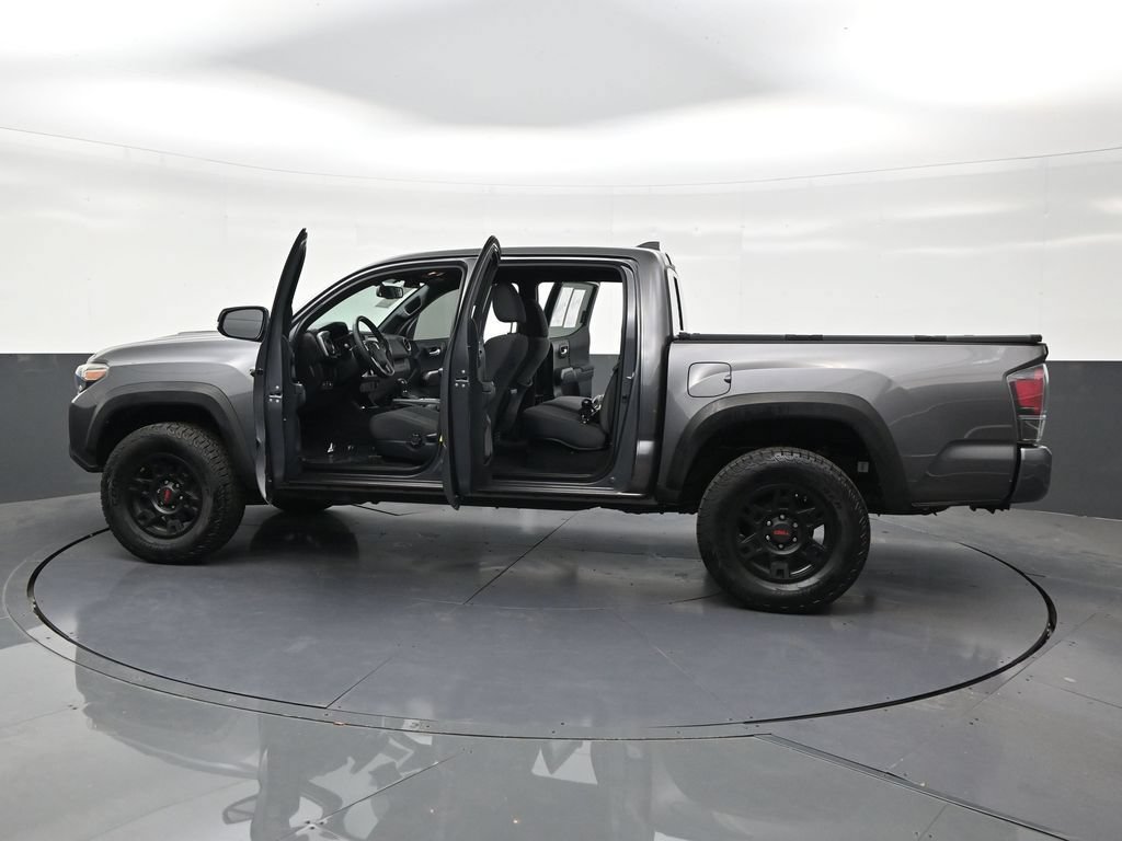 Used 2017 Toyota Tacoma TRD Sport w/ Tow Package RWD image 31