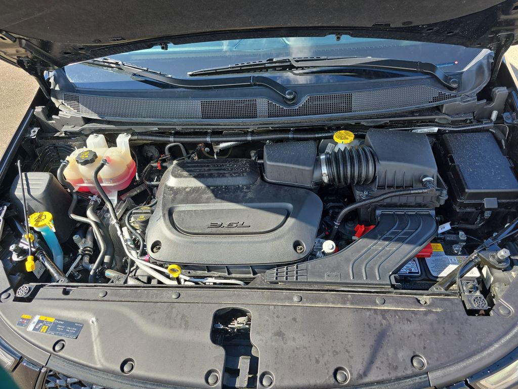 Used 2025 Chrysler Pacifica Limited FWD image 33