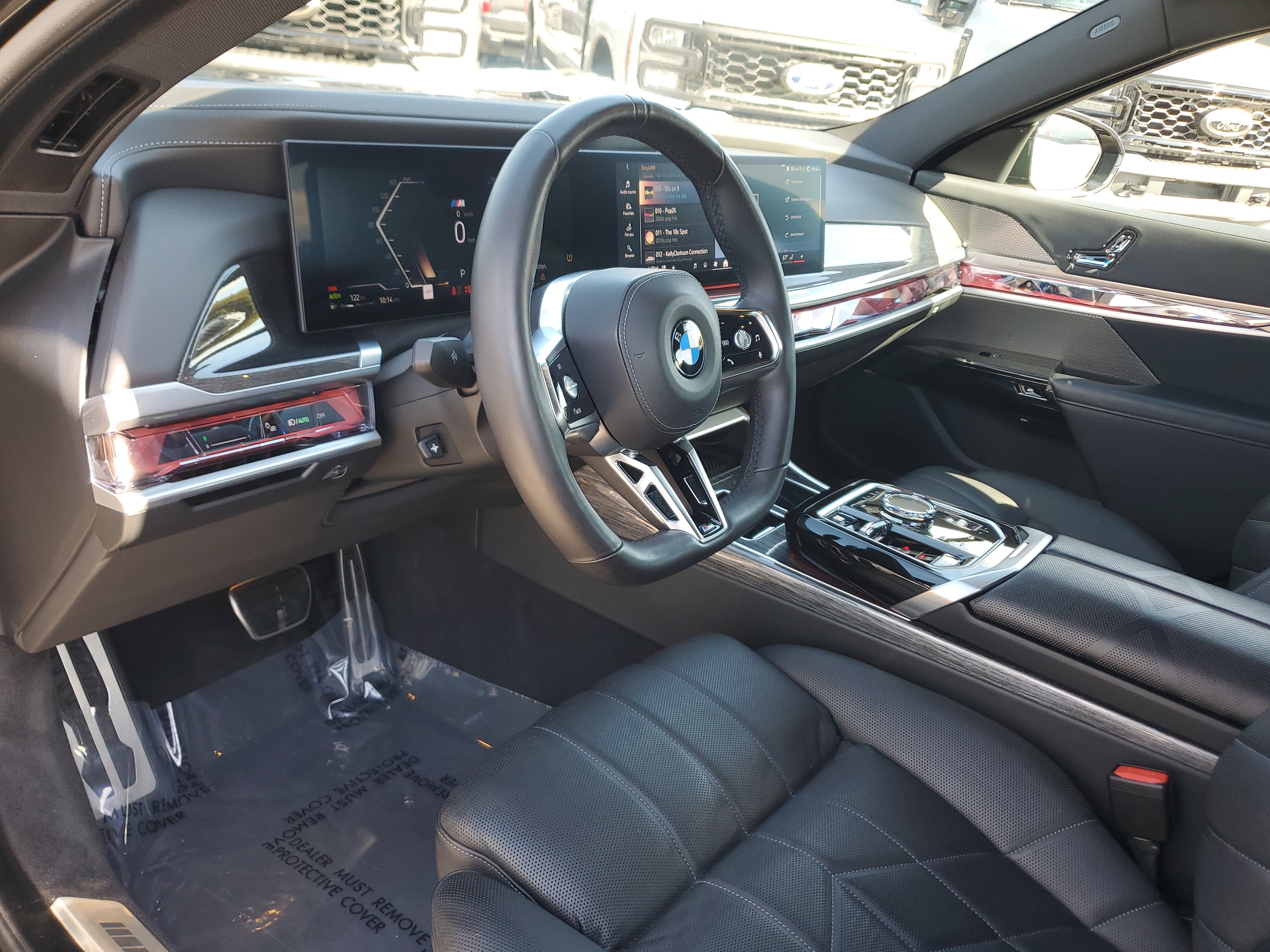 Used 2024 BMW 740i image 9