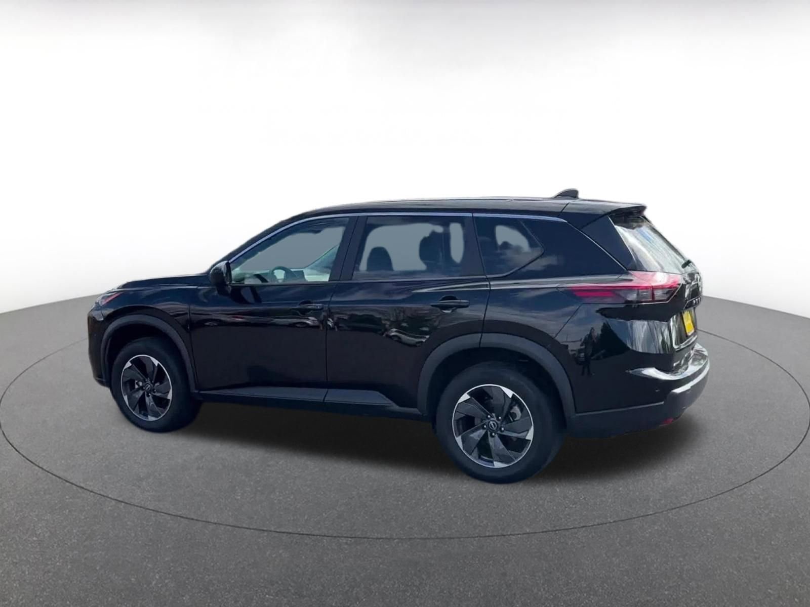 Used 2025 Nissan Rogue SV FWD image 10