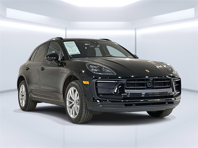 Used 2025 Porsche Macan image 9