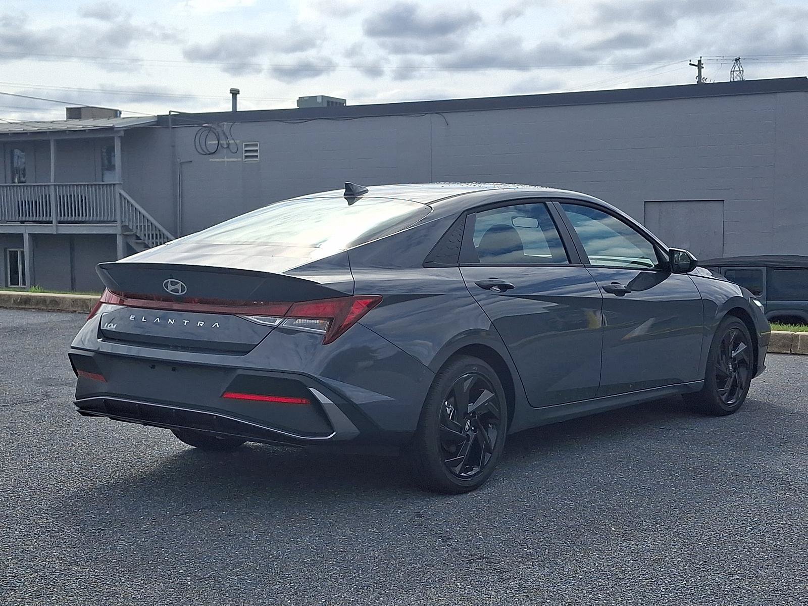 New 2026 Hyundai Elantra SEL Sport FWD image 3