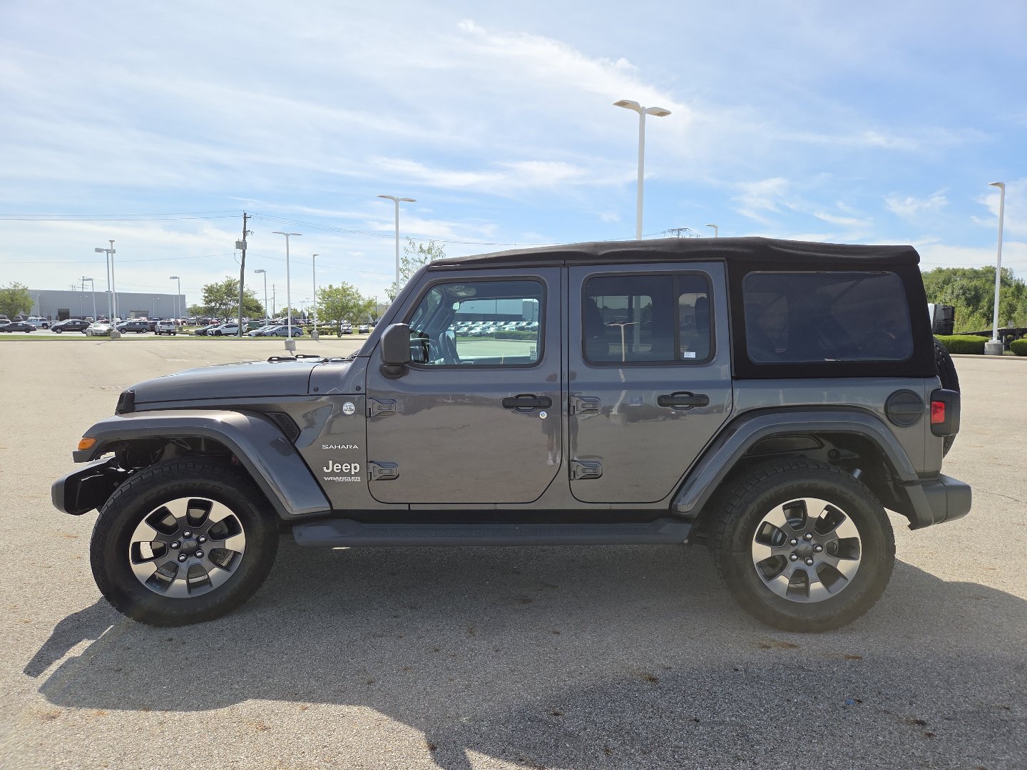 Used 2018 Jeep Wrangler Unlimited Sahara AWD/4WD image 12
