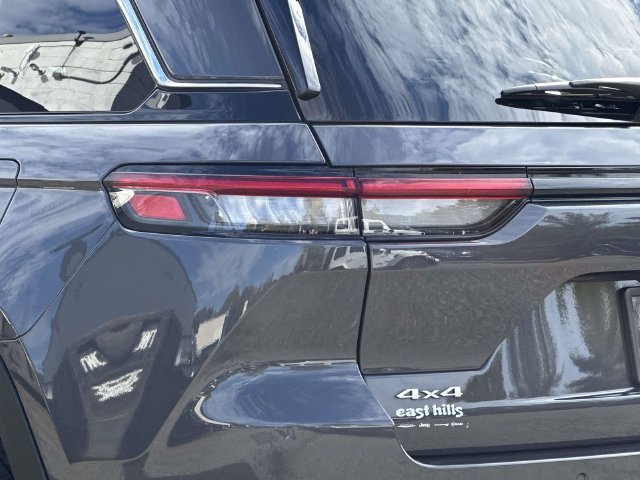 Certified 2025 Jeep Grand Cherokee Limited AWD/4WD image 12