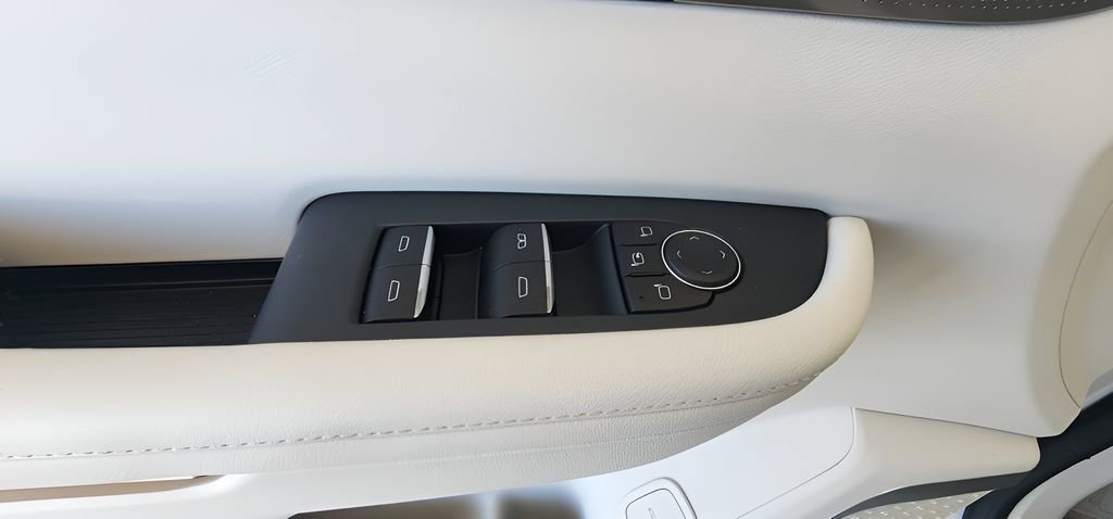 Used 2025 Buick Enclave Avenir w/ Super Cruise Package image 11