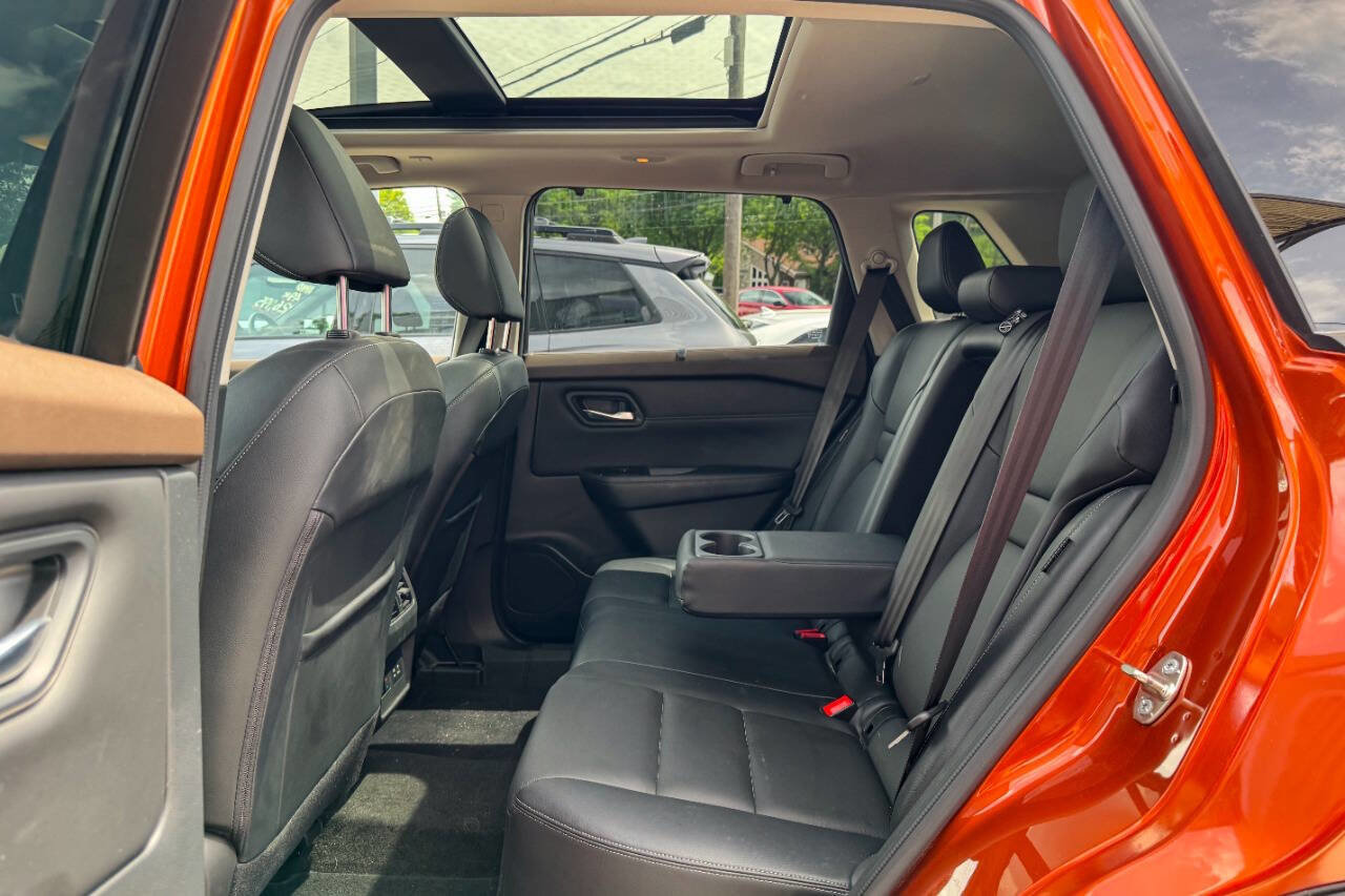 Used 2022 Nissan Rogue SL w/ SL Premium Package image 16