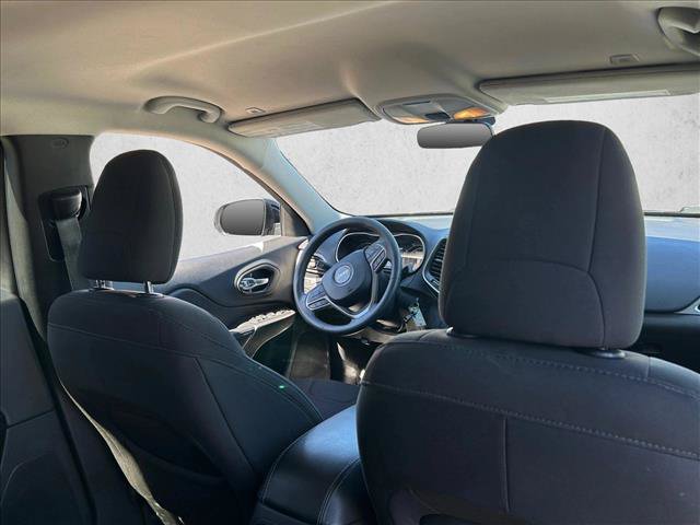 Used 2019 Jeep Cherokee Latitude w/ Popular Appearance Group FWD image 26