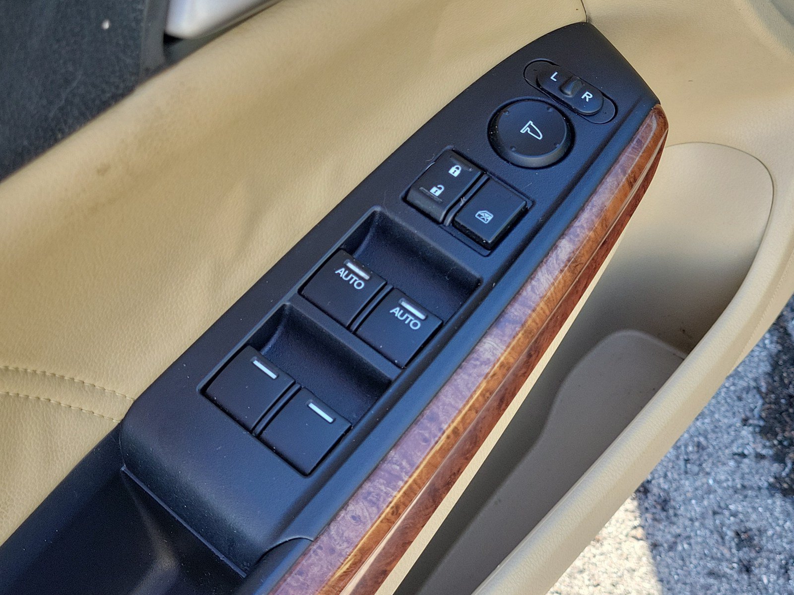 Used 2011 Honda Accord EX-L image 14