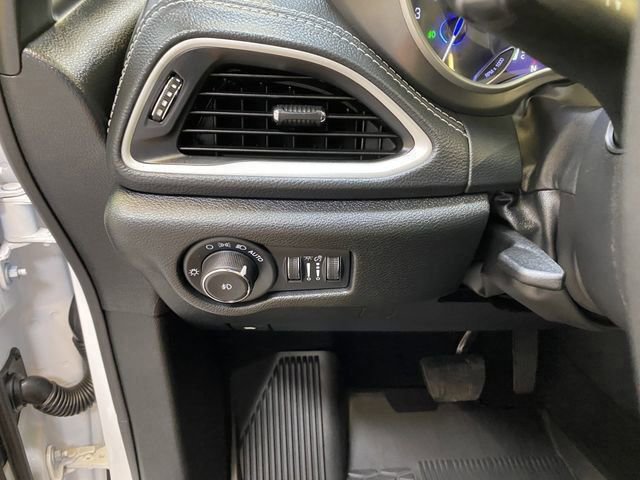 Used 2026 Chrysler Pacifica Select image 36