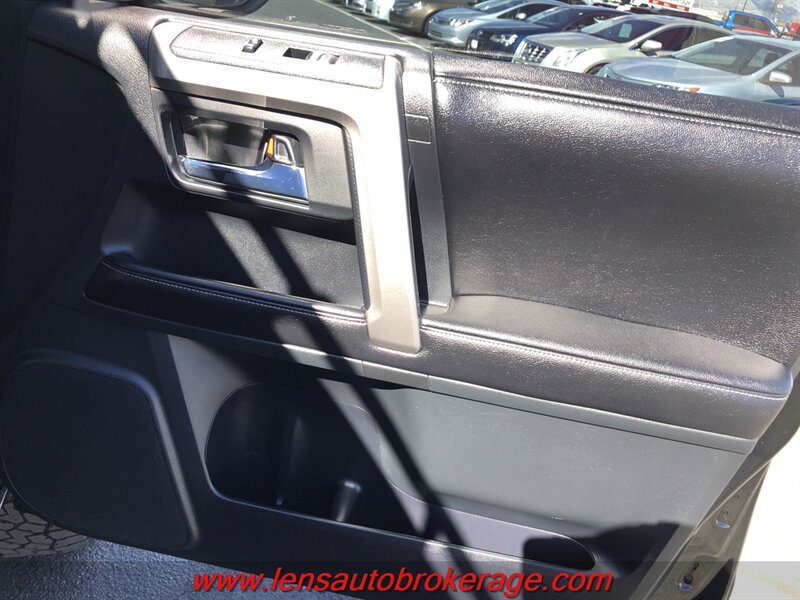 Used 2015 Toyota 4Runner SR5 AWD/4WD image 22