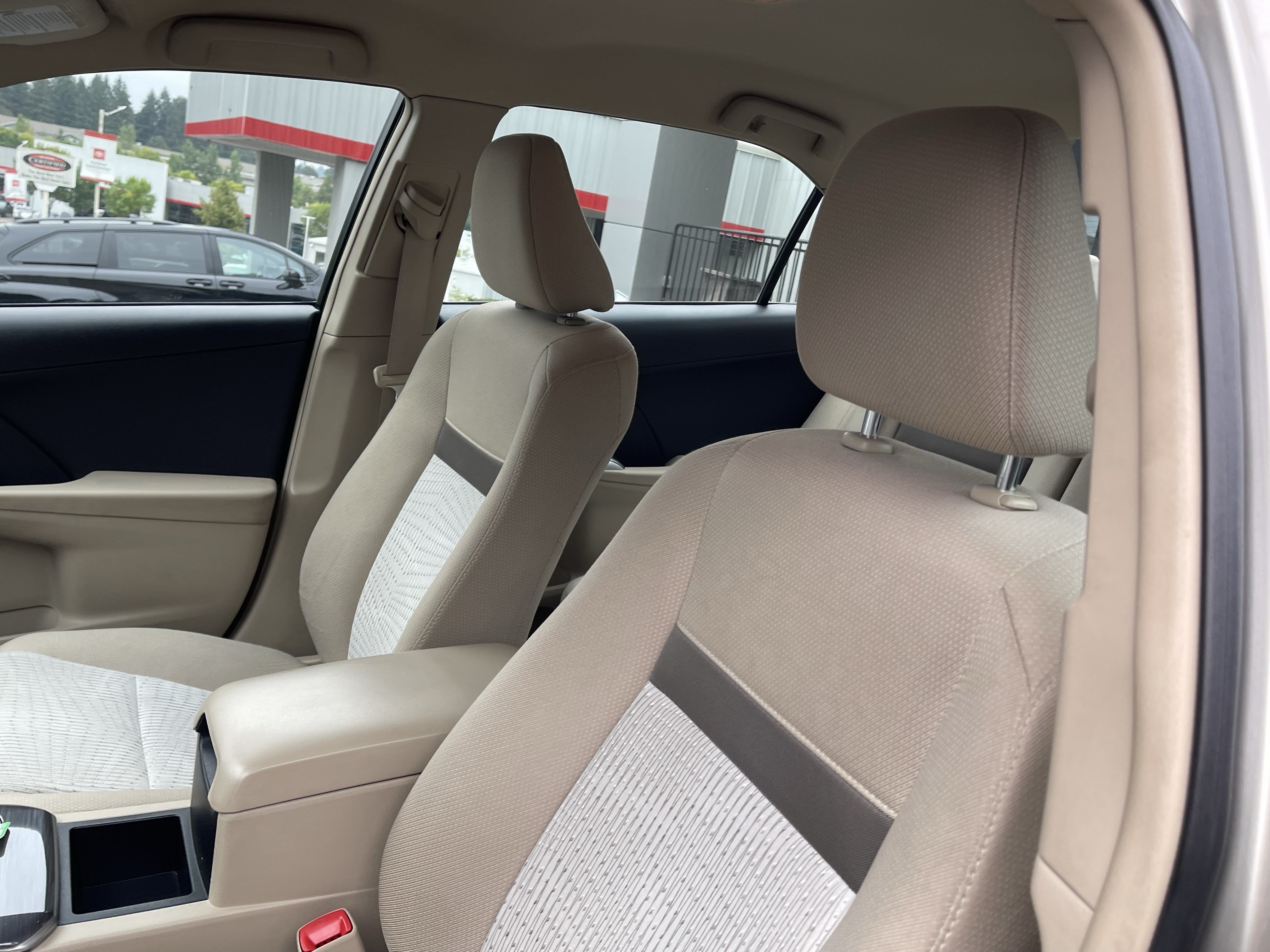 Used 2014 Toyota Camry LE FWD image 17