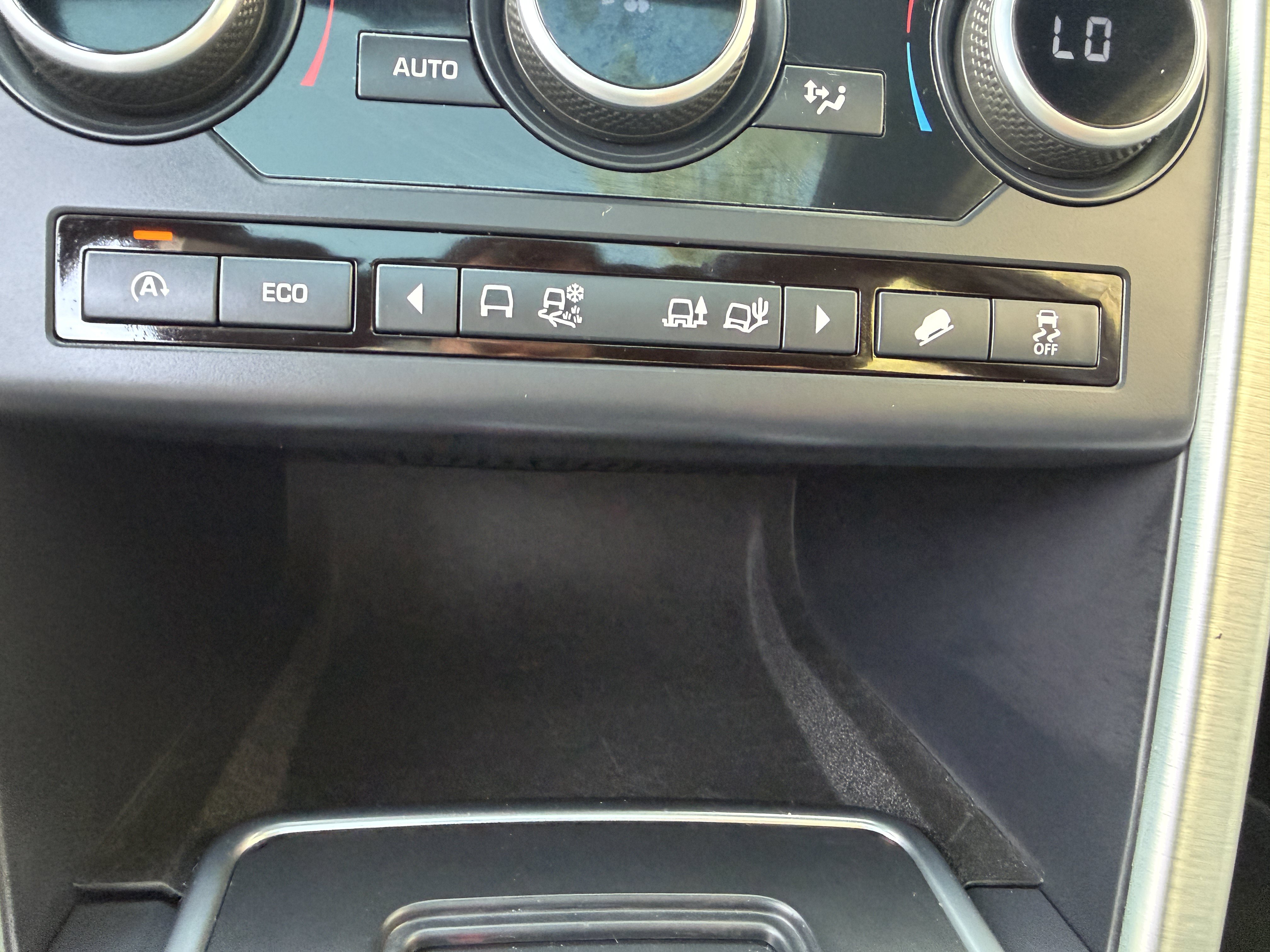 Used 2015 Land Rover Discovery Sport HSE Luxury AWD/4WD image 40