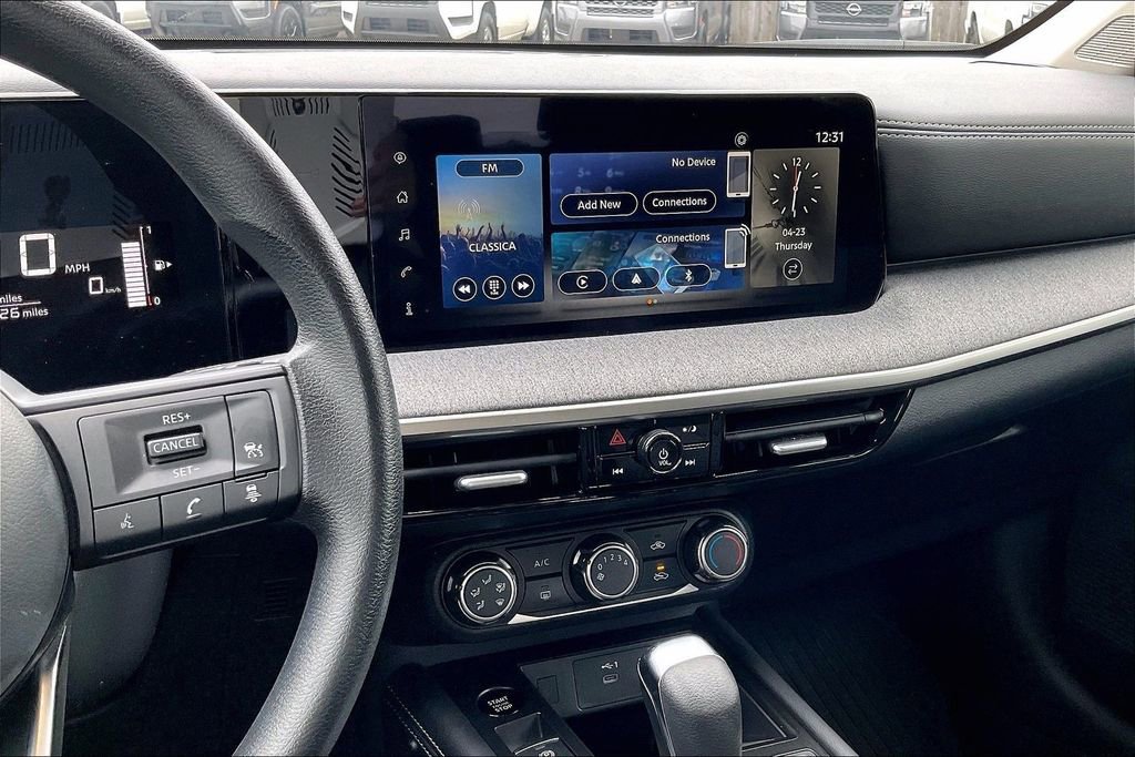 Used 2025 Nissan Kicks SV AWD/4WD image 9