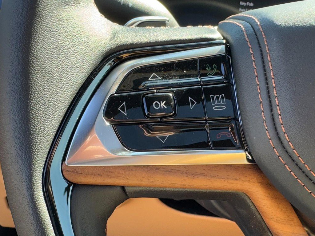 New 2025 Jeep Grand Cherokee Summit image 11