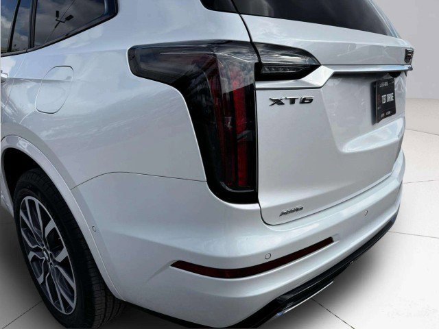 Used 2024 Cadillac XT6 Sport w/ Technology Package image 16