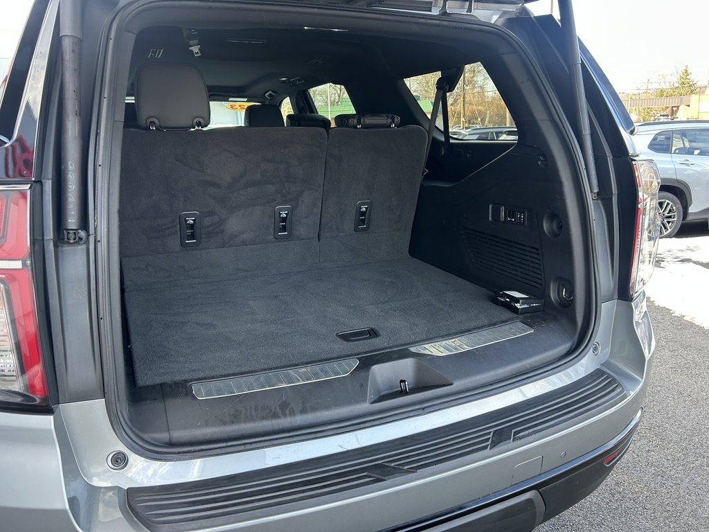 Used 2023 Chevrolet Suburban Z71 w/ Luxury Package image 12
