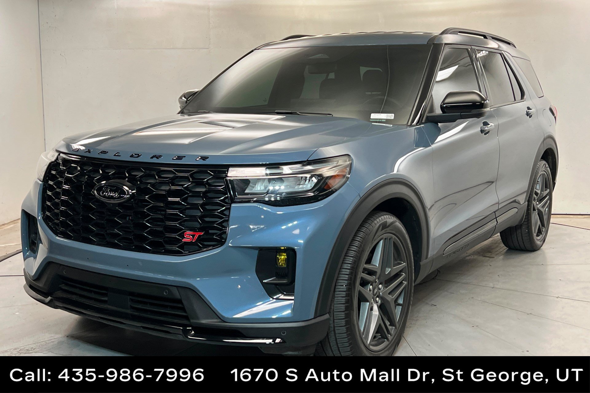 Used 2025 Ford Explorer ST AWD/4WD image 1