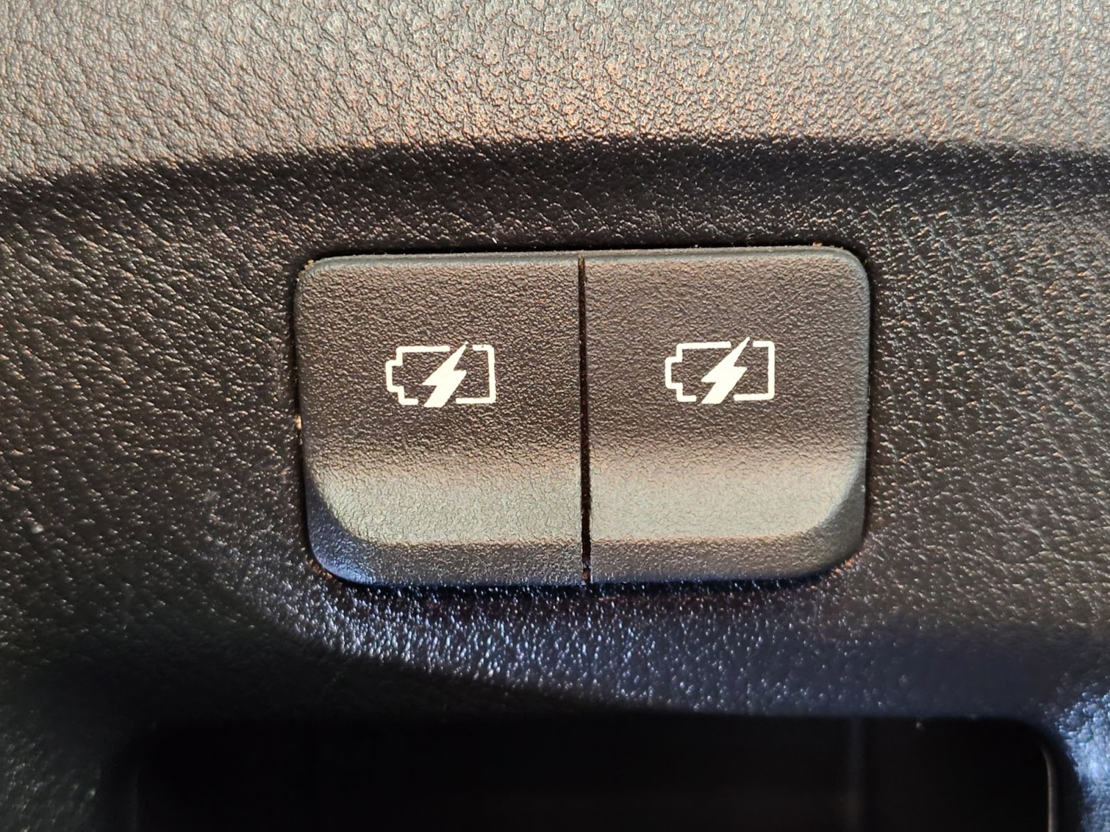 Used 2020 Nissan Versa SV image 6