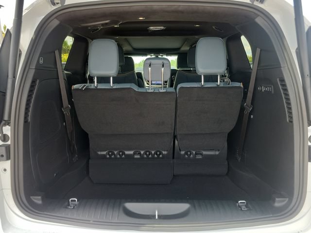 New 2027 Chrysler Pacifica Pinnacle w/ Theater Group FWD image 7