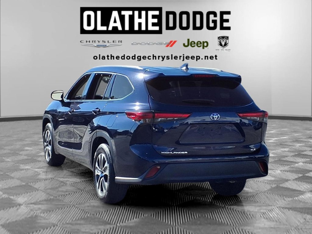 Used 2022 Toyota Highlander XLE FWD image 5
