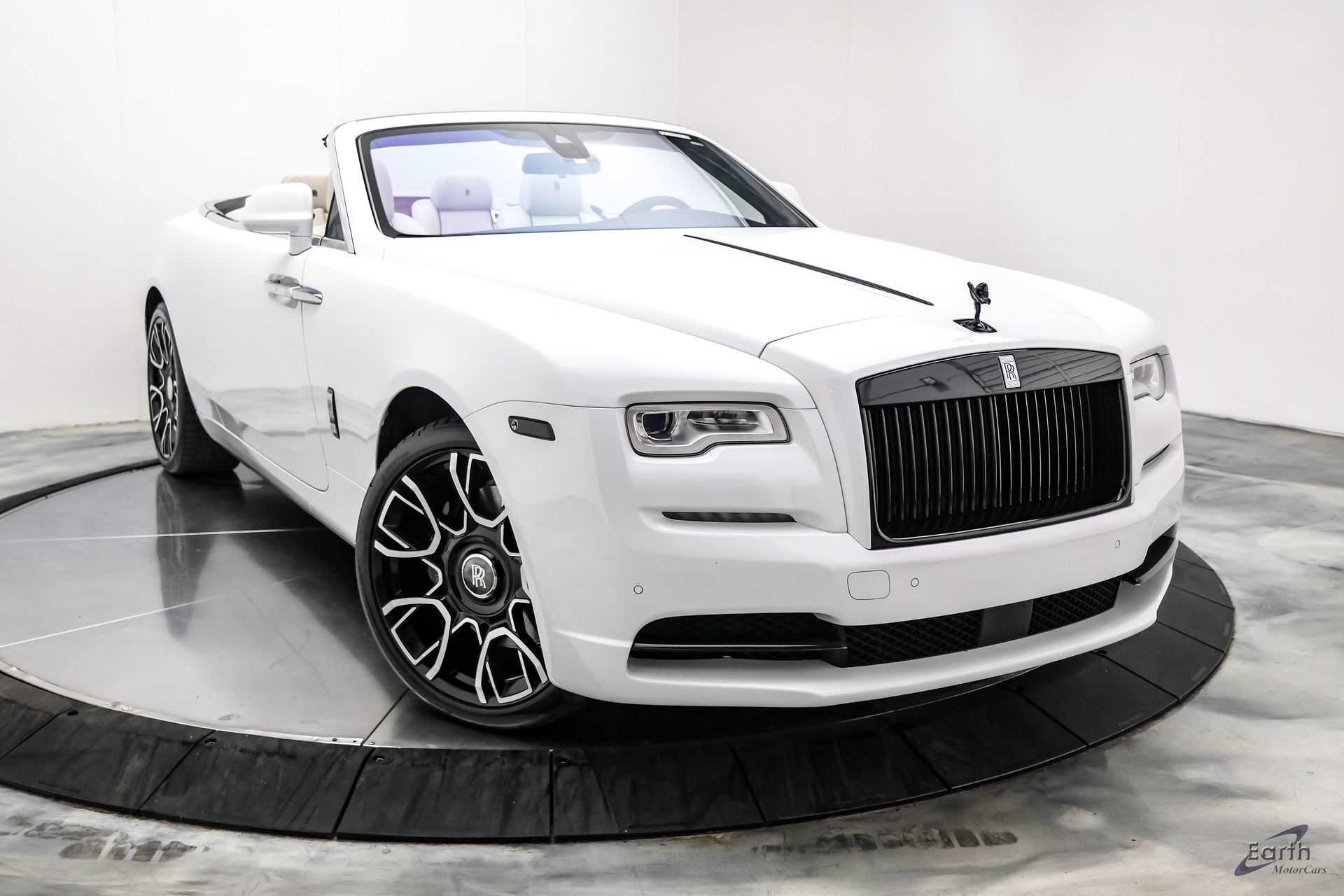 Used 2017 Rolls-Royce Dawn RWD image 31