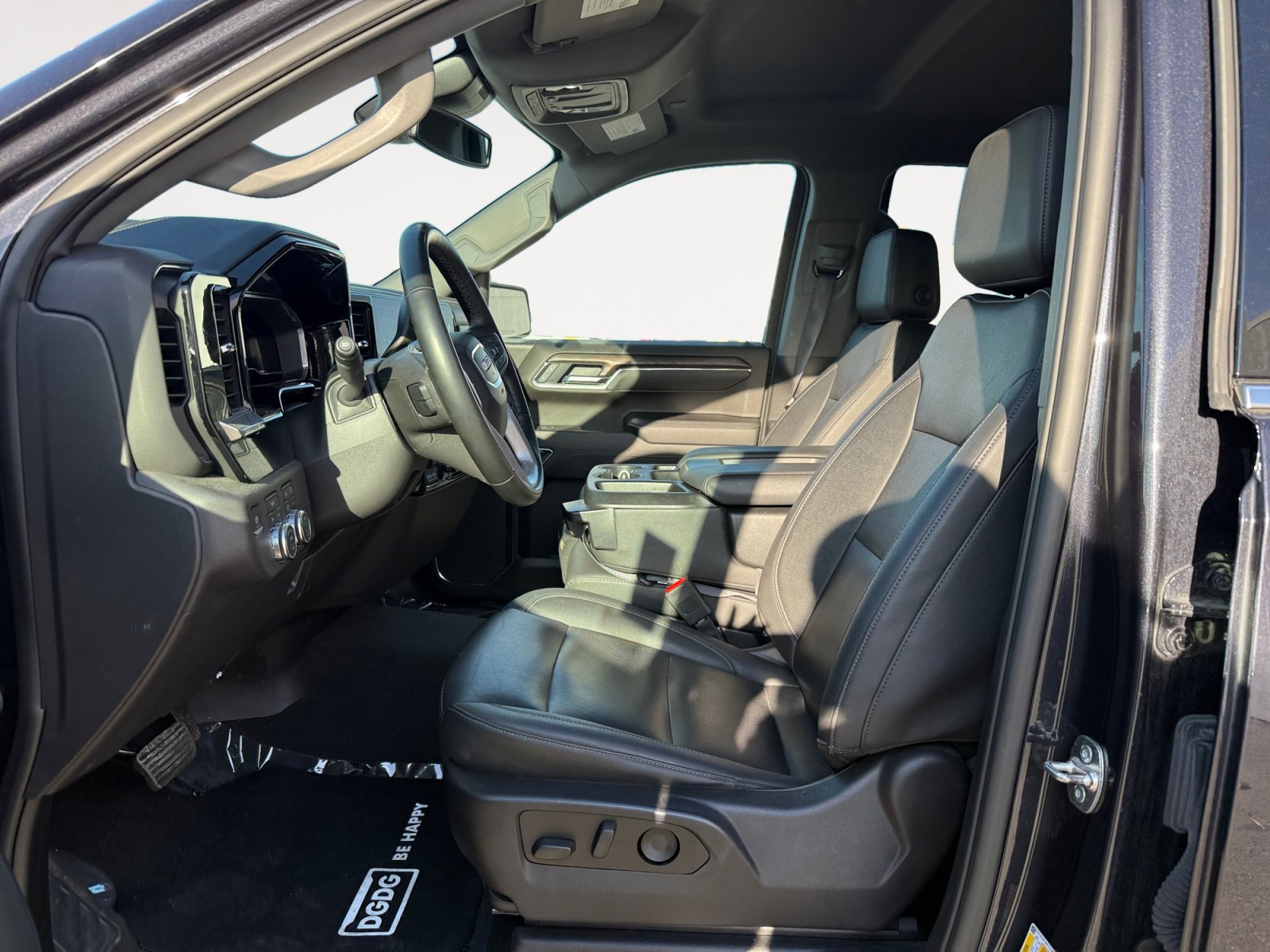 Used 2025 GMC Sierra 1500 SLT image 10